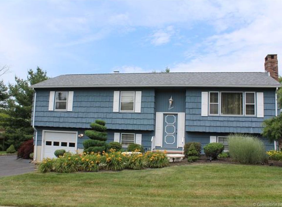 Hardwood Floors Throughout!