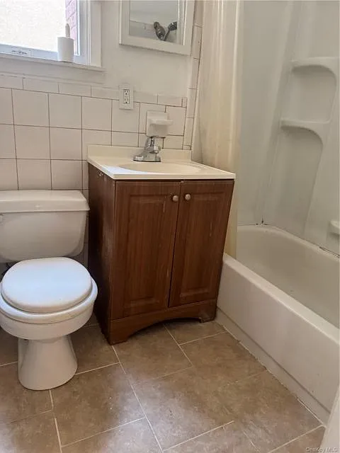 3 bed, 1.0 bath, 736 sqft, $2,800 — Photo 3