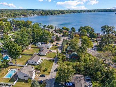 5414 Lake Vista Dr, Waterford, MI, 48327