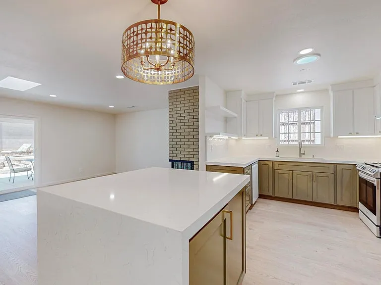 8005 Pickard Ave NE — Photo 36