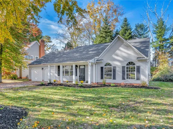 8107 Barberry Hill Dr, Mentor, OH 44060