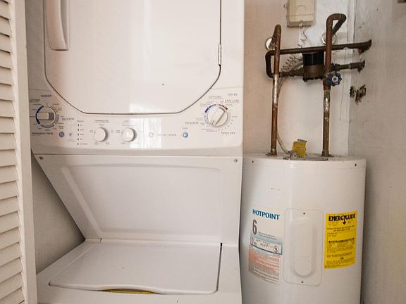 Washer Dryer in unit