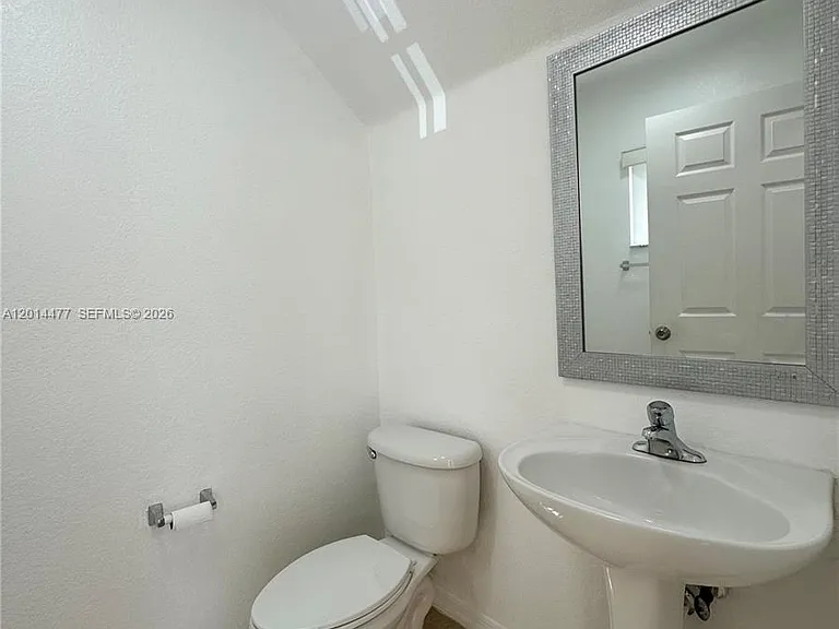 324 NE 3rd St #D — Photo 19