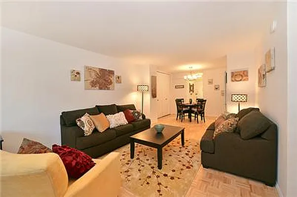 Sold by R New York | media 7