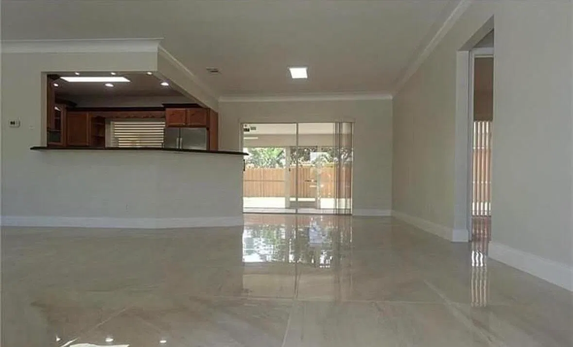 3 bed, 2.0 bath, 1576 sqft, $3,900 — Photo 2