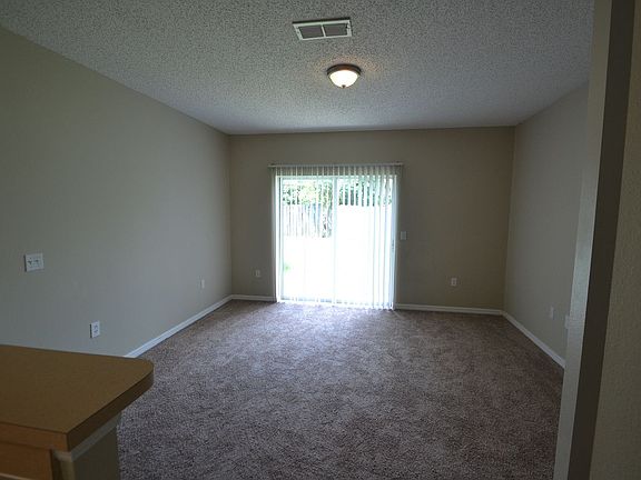 3rd image of 305 Azincourt Ln