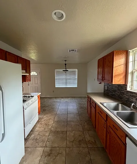550 Dewey Rd — Photo 7