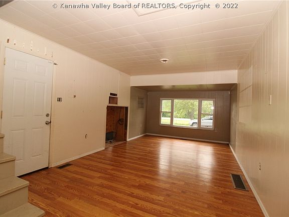 4th image of 8105 Fraziers Ln