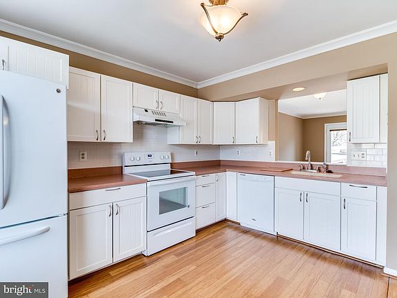 4th image of 3170 Antrim Cir