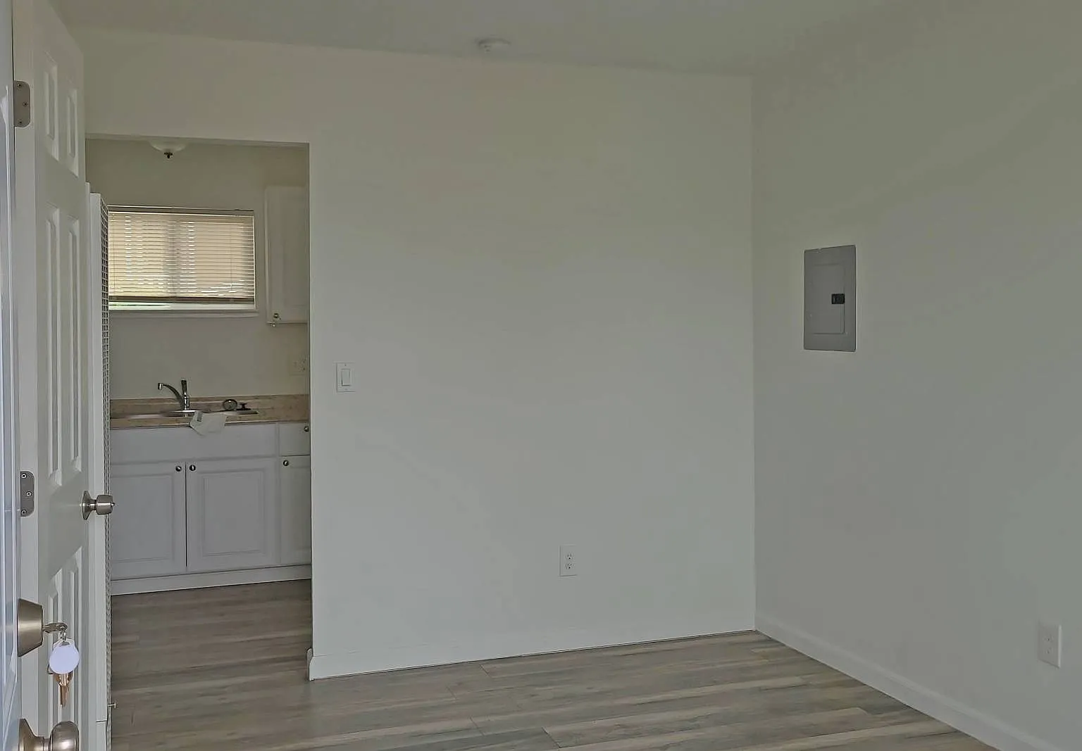 Studio, 1.0 bath, 300 sqft, $1,339 — Photo 4
