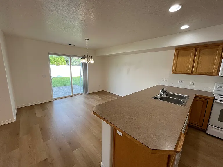 7327 N Bedford Ln — Photo 3
