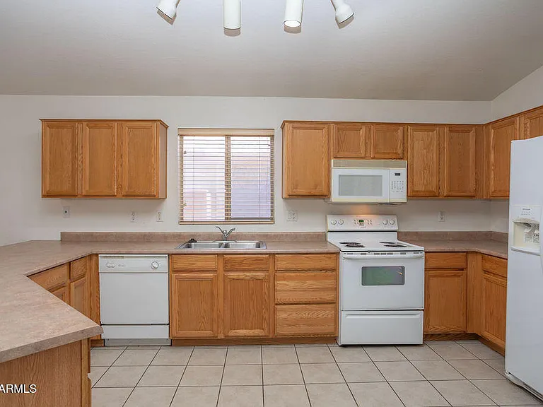 6762 W Del Mar Ln — Photo 8
