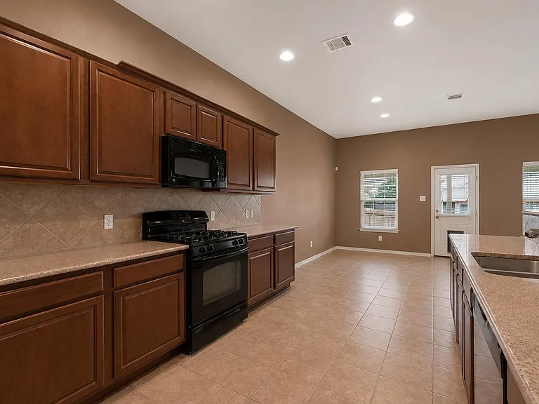 354 Camelia Pkwy — Photo 8