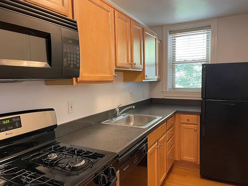 4349 Main St #2R