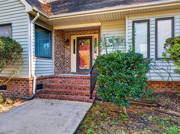 1605 Wild Duck Xing, Chesapeake, VA 23321