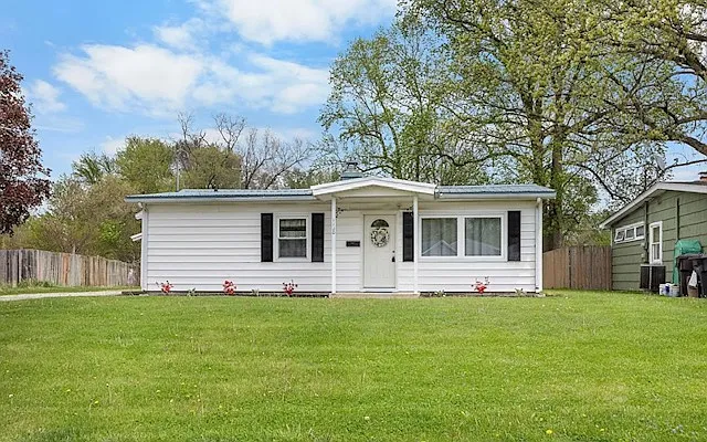 3 bed, 864 sqft, $1,500 — Photo 1