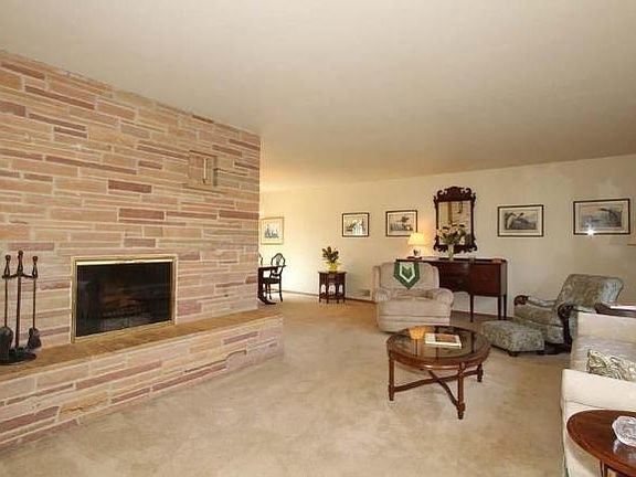 2nd image of 1425 E Courtland Pl