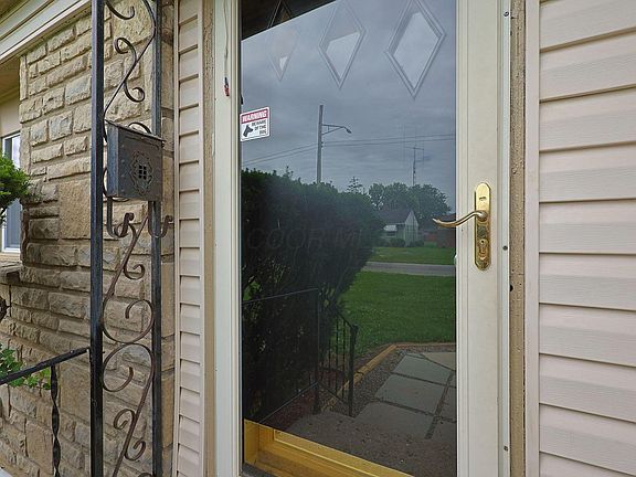 4th image of 1571 Wilson Ave