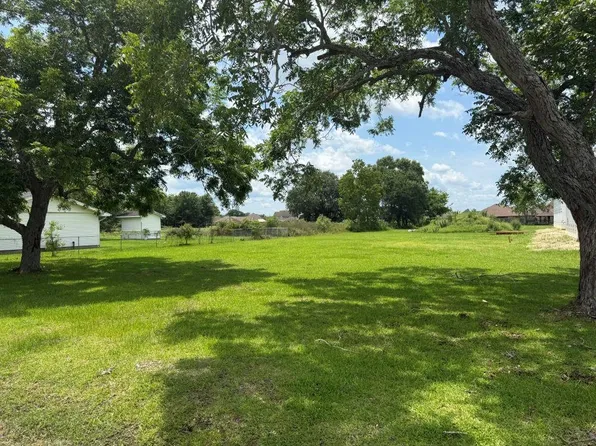 7948 Green Ave, Nederland, TX 77627