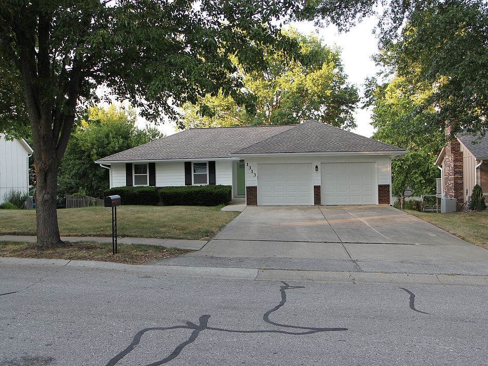 1st image of 1313 Canterbury Ln