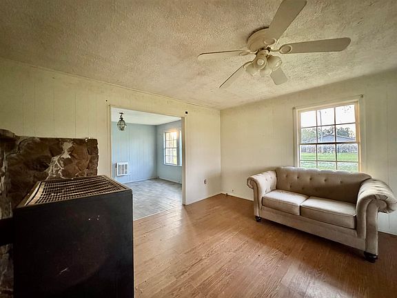 4th image of 5190 Lagrange Rd