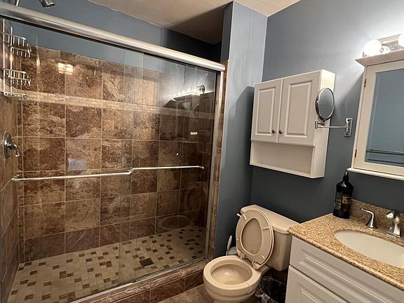 4th image of 878 N Jackson St #1