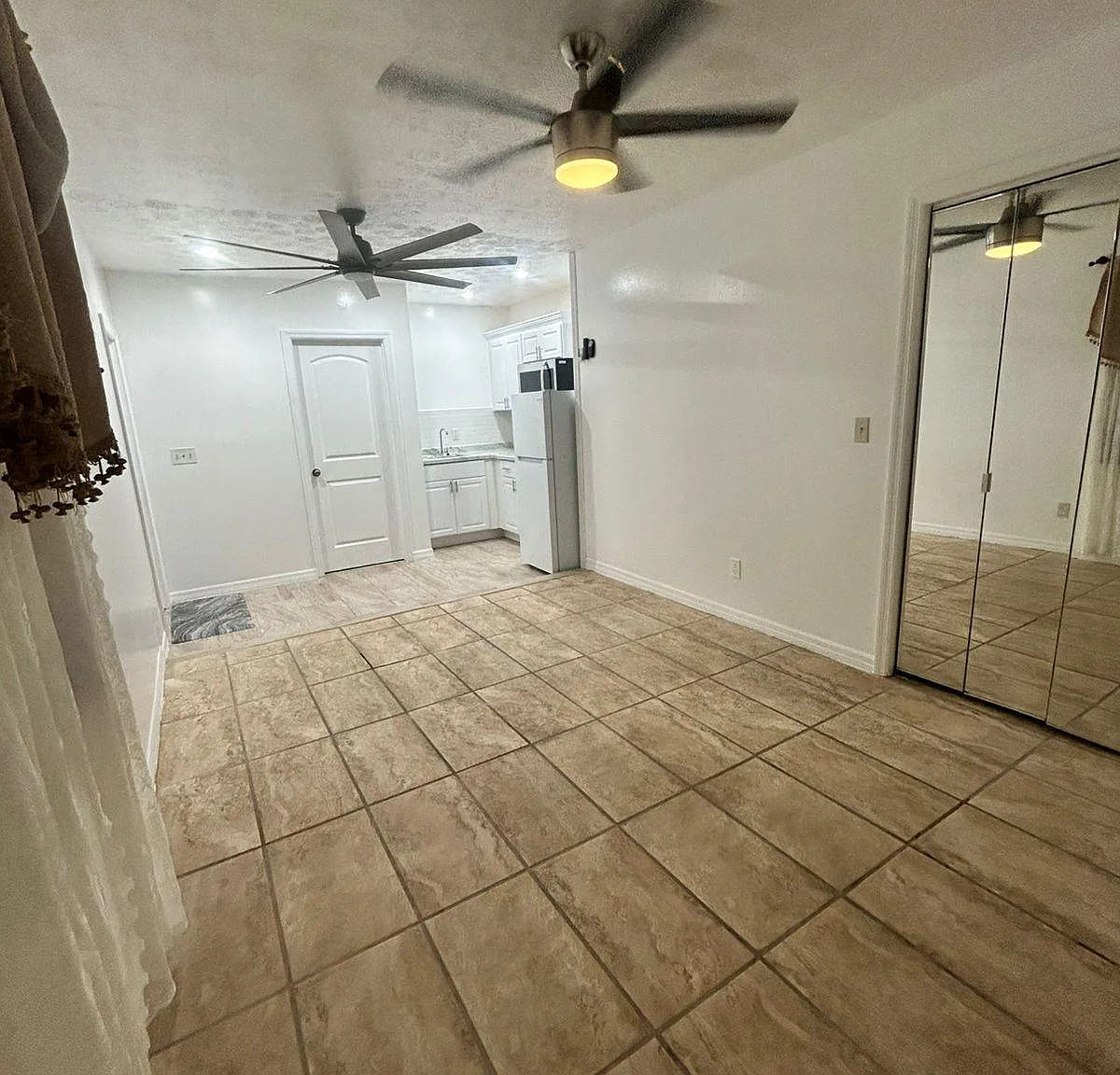 Studio, 390 sqft, $950 — Photo 3