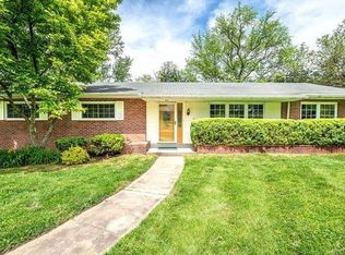 2 Price Mdws, Saint Louis, MO 63132