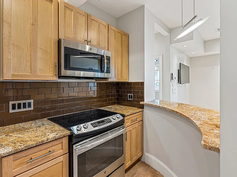 75 Easton St #1 — Photo 5