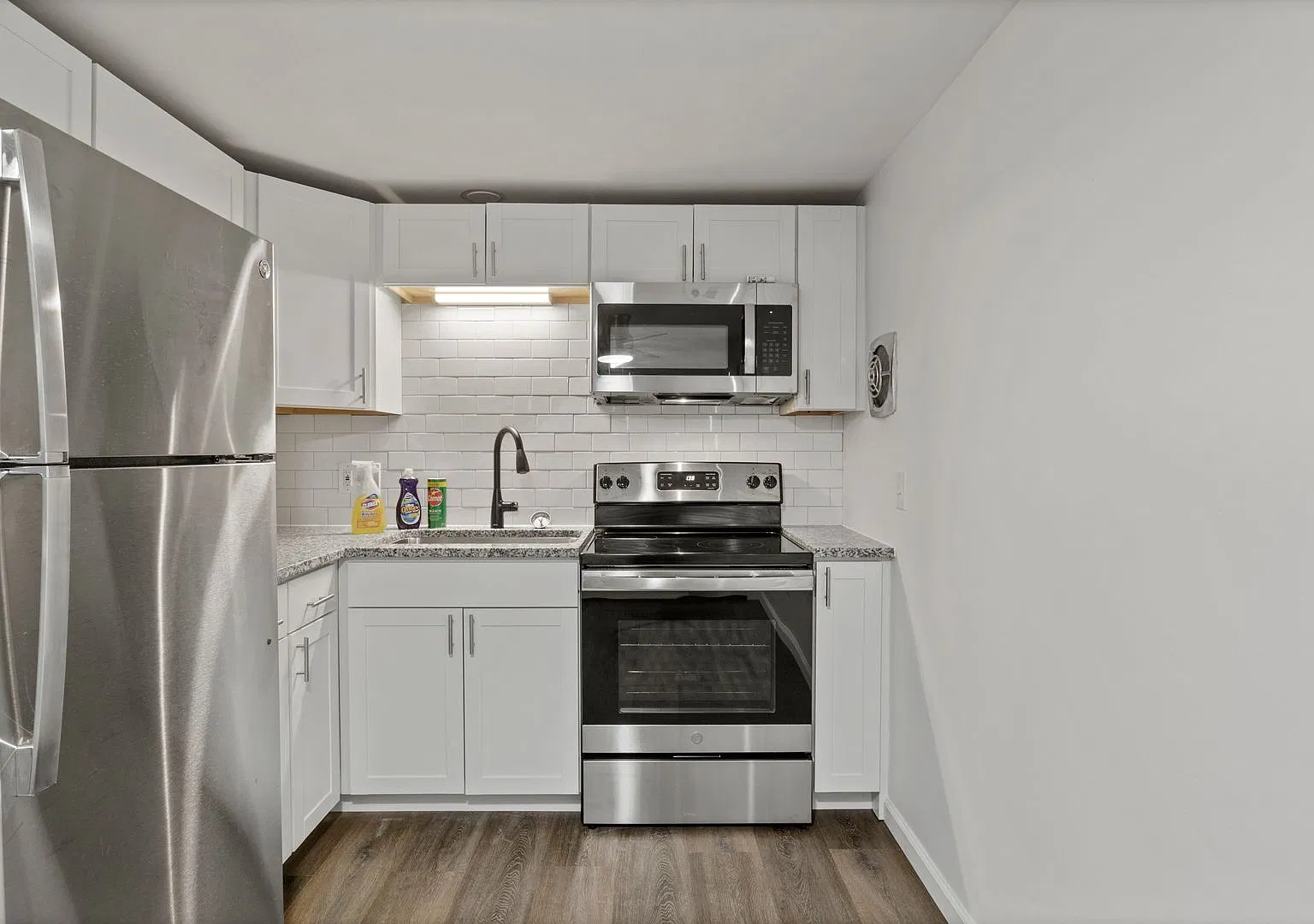Creekside Apartments — Photo 2