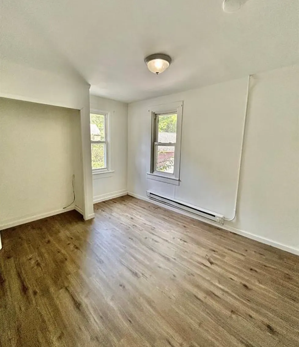 2 bed, 700 sqft, $1,795 — Photo 2