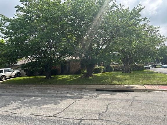 2nd image of 236 Hallbrook Dr
