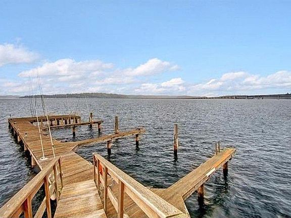 Dock
