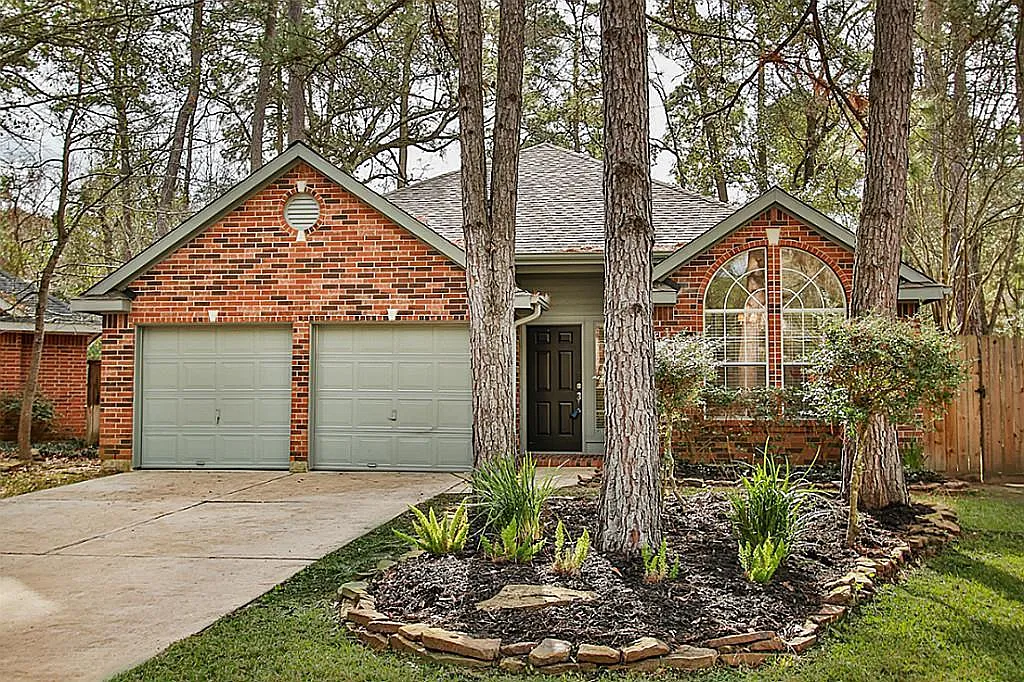 Photo 1 of 11 - 155 Avonlea Ct - The Woodlands, TX Primary Photo - 155 Avonlea Ct
