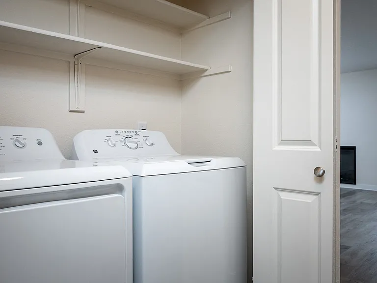 Fernwood Court Apartments — Photo 5