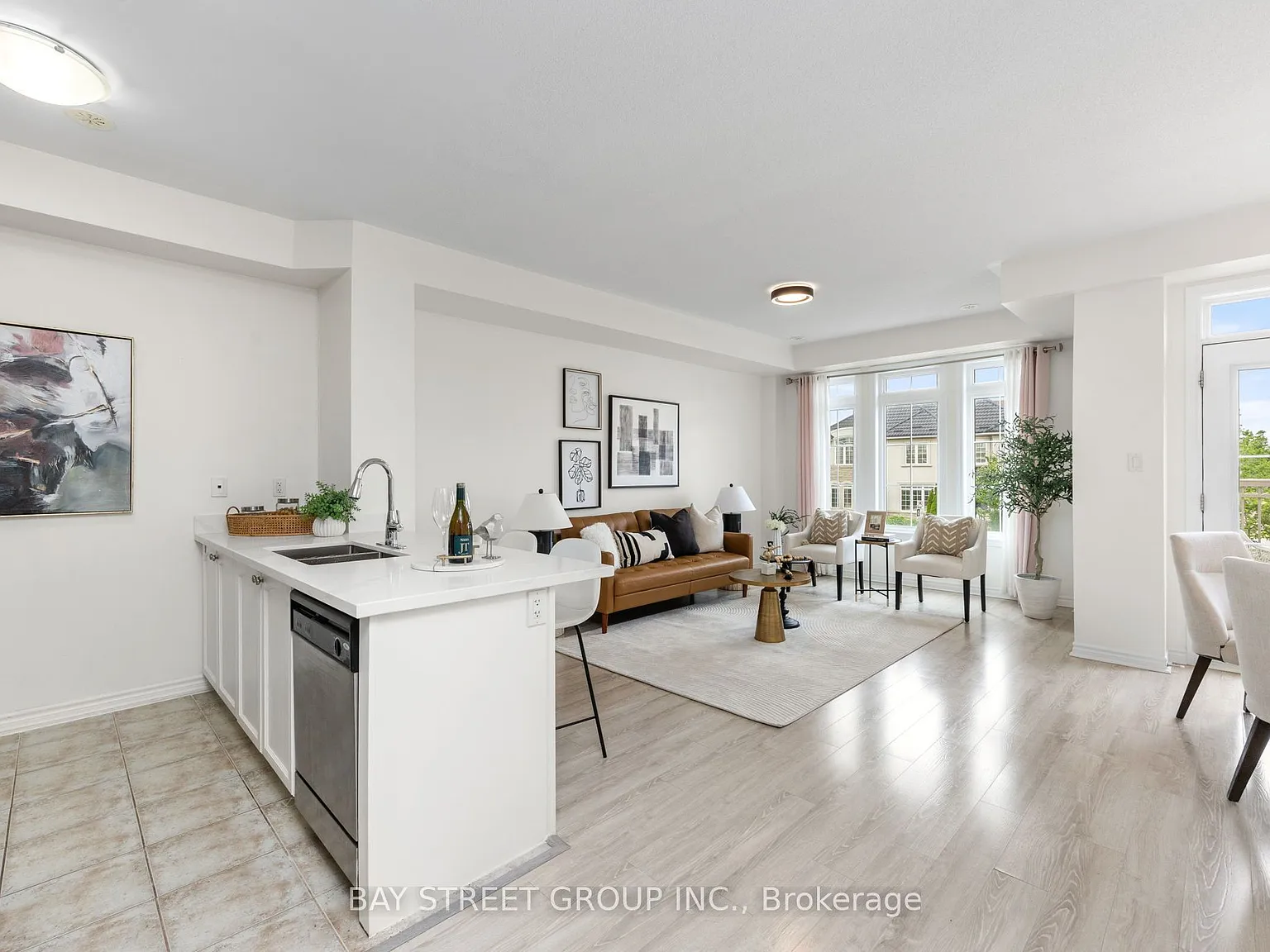 3 bed, $3,050 — Photo 1