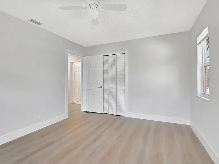 21391 Millbrook Ct — Photo 38