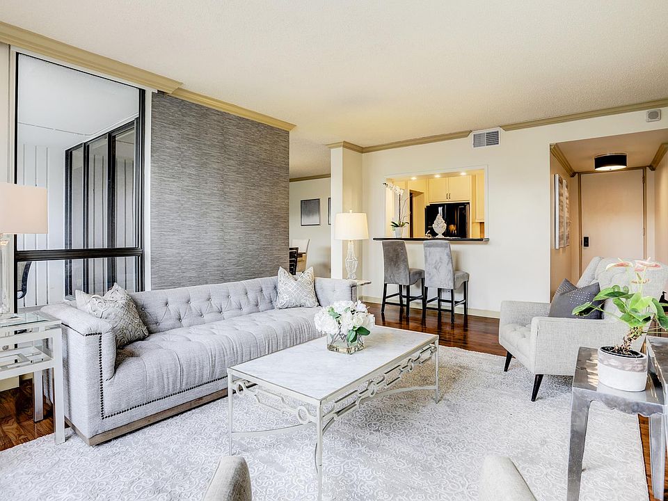 1st image of 5001 Woodway Dr Unit 203