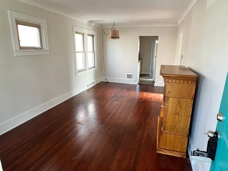 23231 Park St — Photo 23