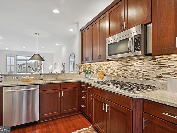 5th image of 2551 S Kenmore Ct