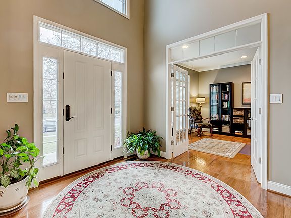3rd image of 8101 Tichenor Point Ct