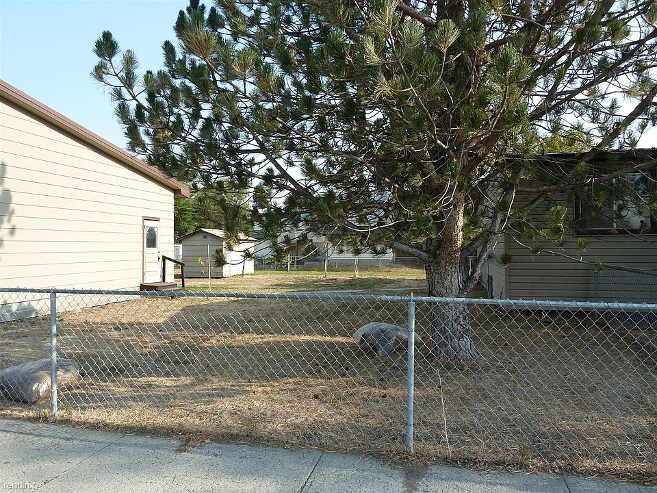 2nd image of 122 W Front St