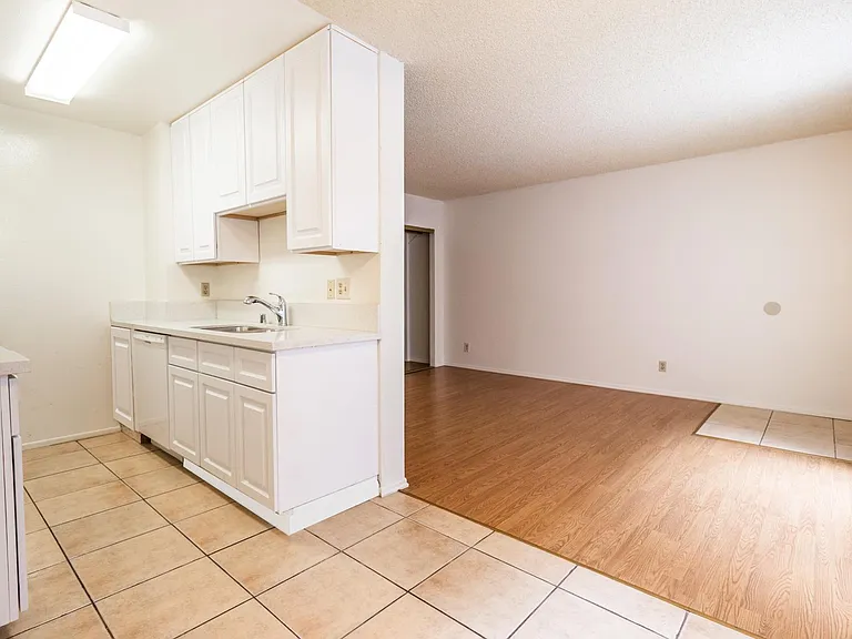 10845 Camarillo St #105 — Photo 15
