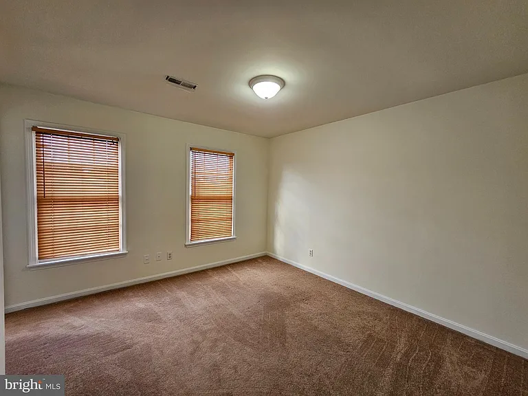 614 E Pebworth Rd — Photo 18