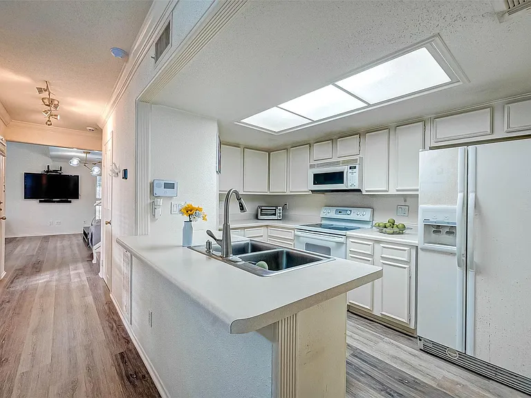 1908 Augusta Dr #7 — Photo 19