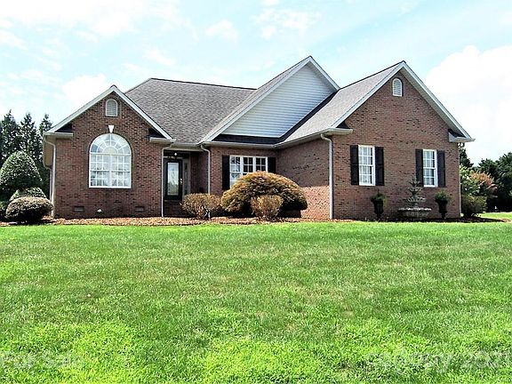 2nd image of 2601 Willow Brook Dr