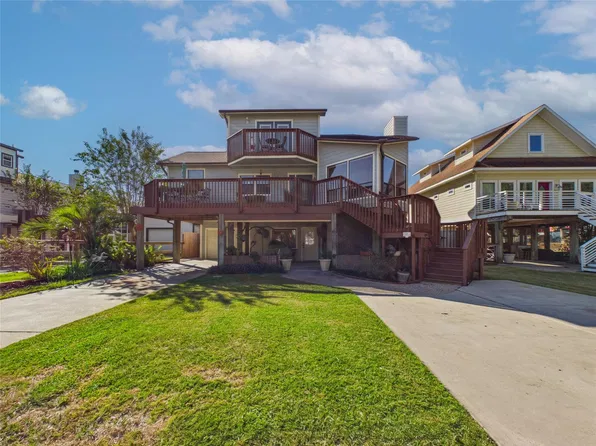 907 Juniper Rd, Clear Lake Shores, TX 77565