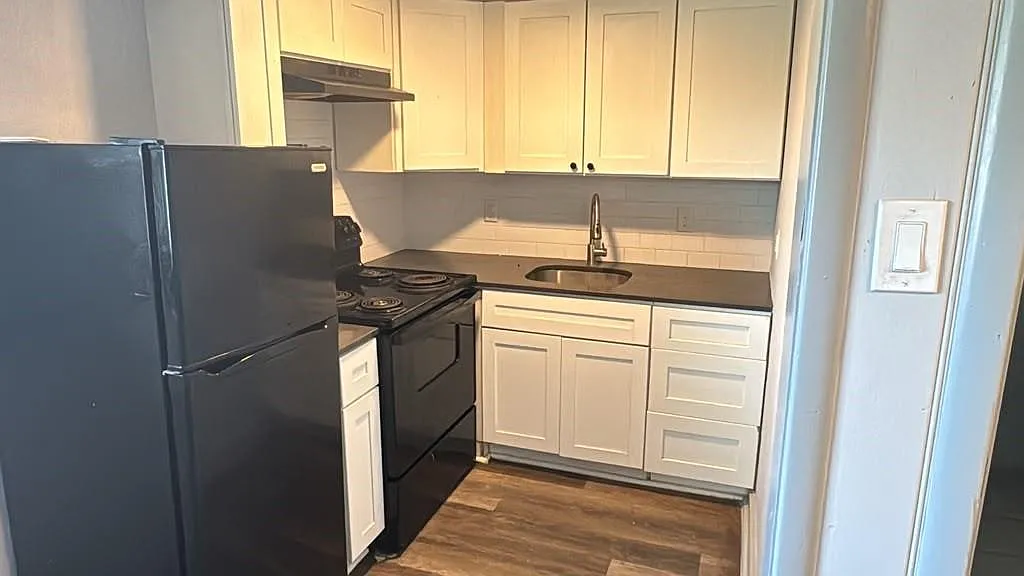 2 bed, 1.0 bath, 6874 sqft, $850 — Photo 1