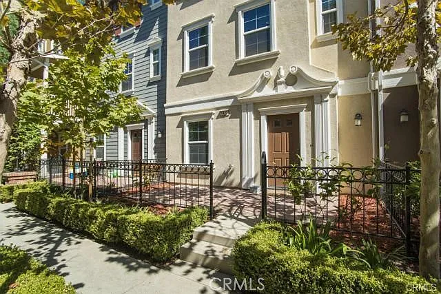 1422 Mayfield Way — Photo 1