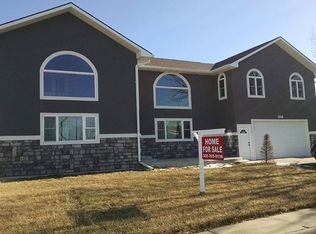 250 Cox Dr, Gering, NE 69341